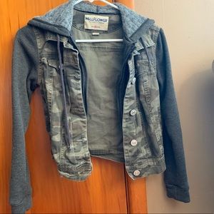 Women’s or girls camo zip up jacket